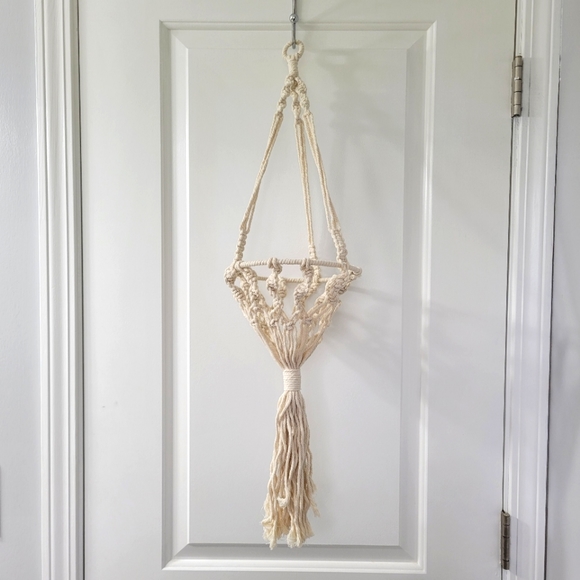 Macrame plant hanger off white 7.5" diameter and 29" high nwot - Picture 1 of 3